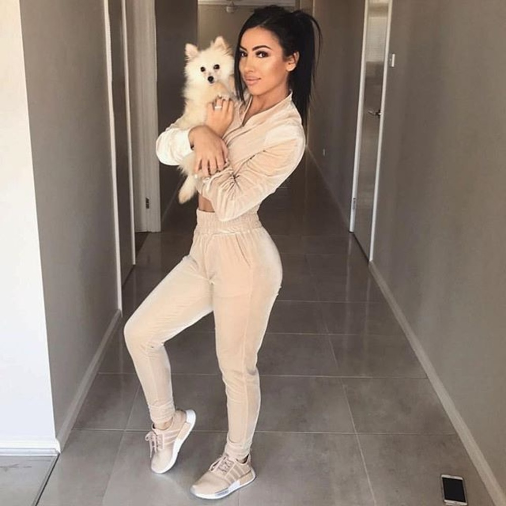Velvet tracksuit nude